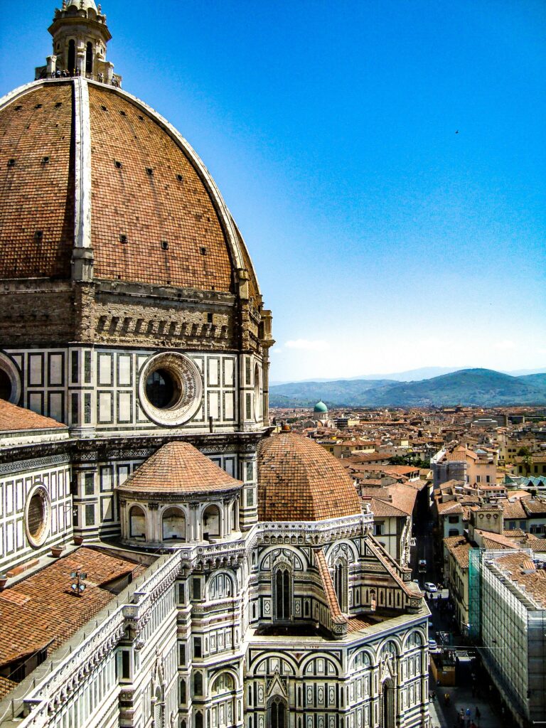 Iconic view of Florence Cathedral's dome against a clear Tuscan sky, a masterpiece of Renaissance architecture.